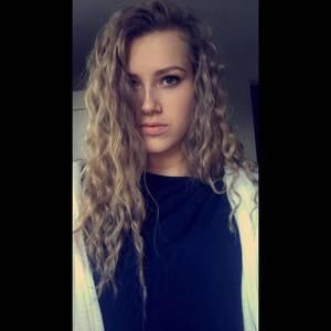 Meet your Posher, Kayla e.